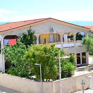 https://apartements-delfin-vir.hotelinzadar.com