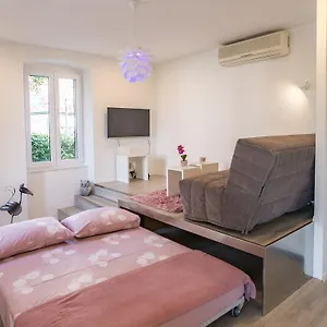 https://vana-tea-luxury-studio-apartment.splithotels.org