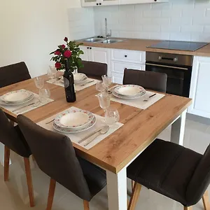 https://apartment-kristina-vlasici.hotelinzadar.com